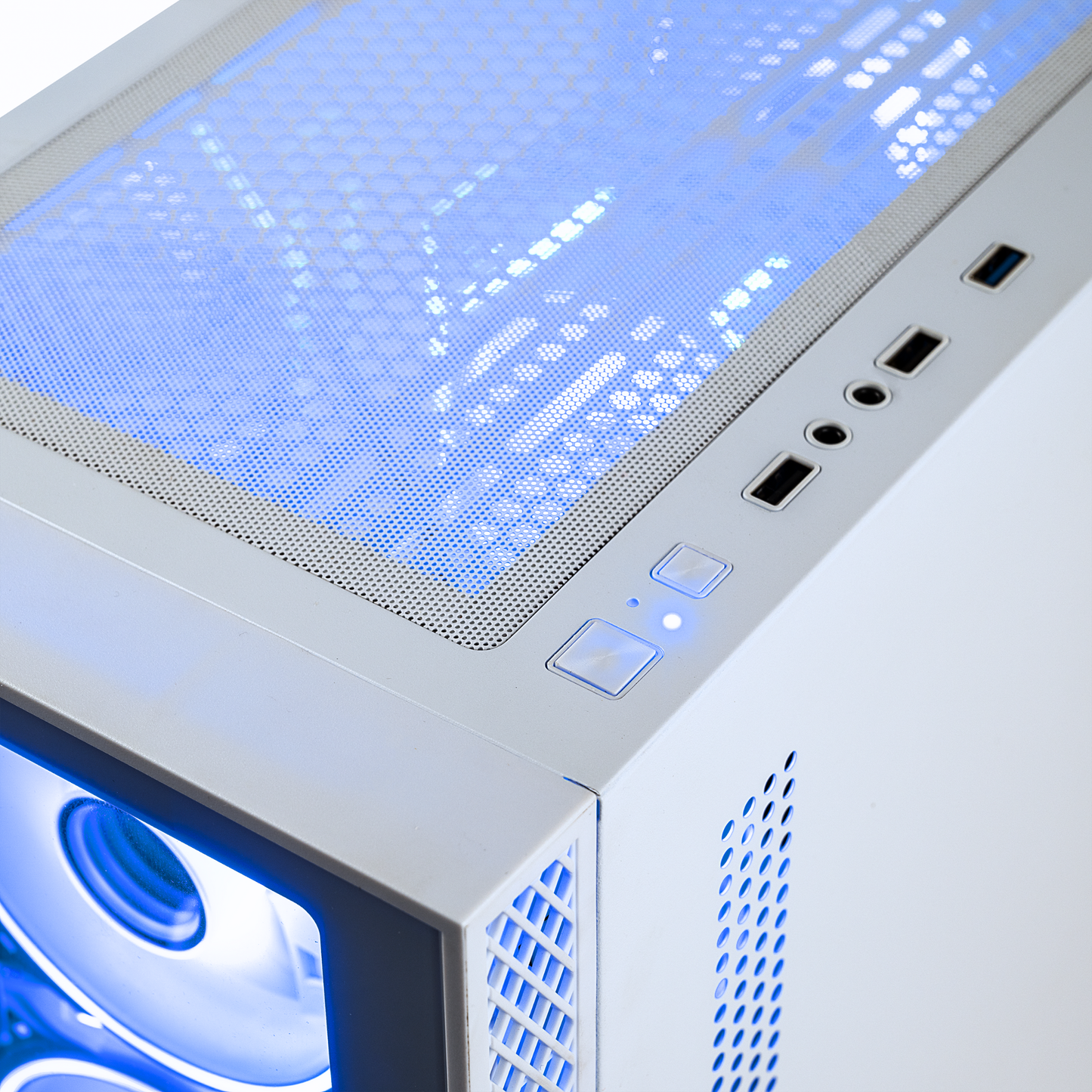 TITAN Pro+ Arctic